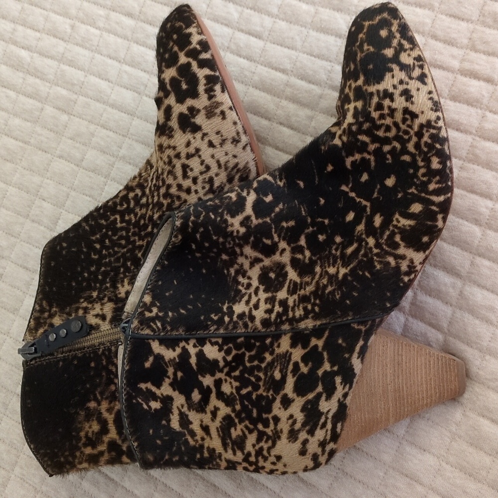 Matt Bernson Cow Hair Booties Size 7.5